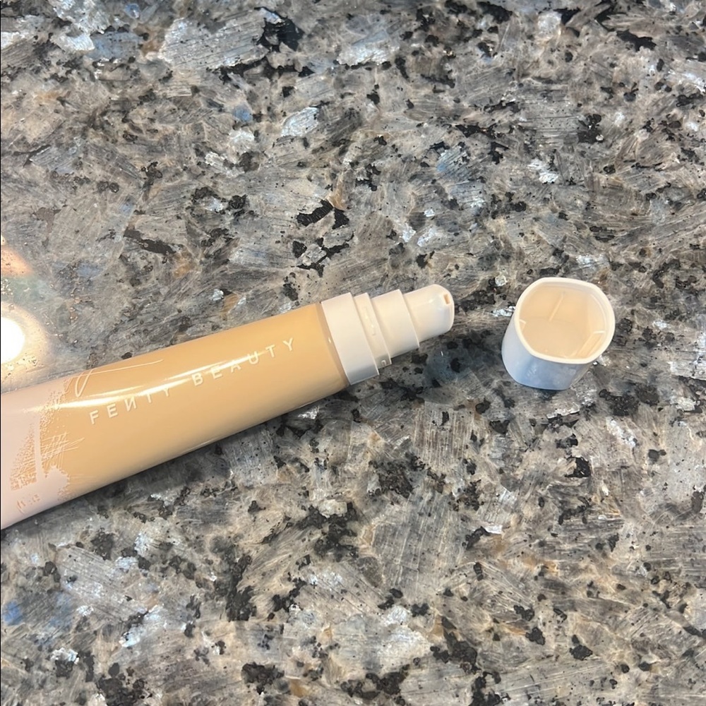 FENTY BEAUTY 140 Pro Filt'r Hydrating Foundation - light skin w/ warm undertones